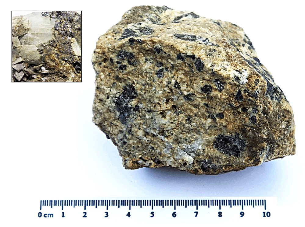 Sphalerite and Siderite, Castell mine.  (CWO)