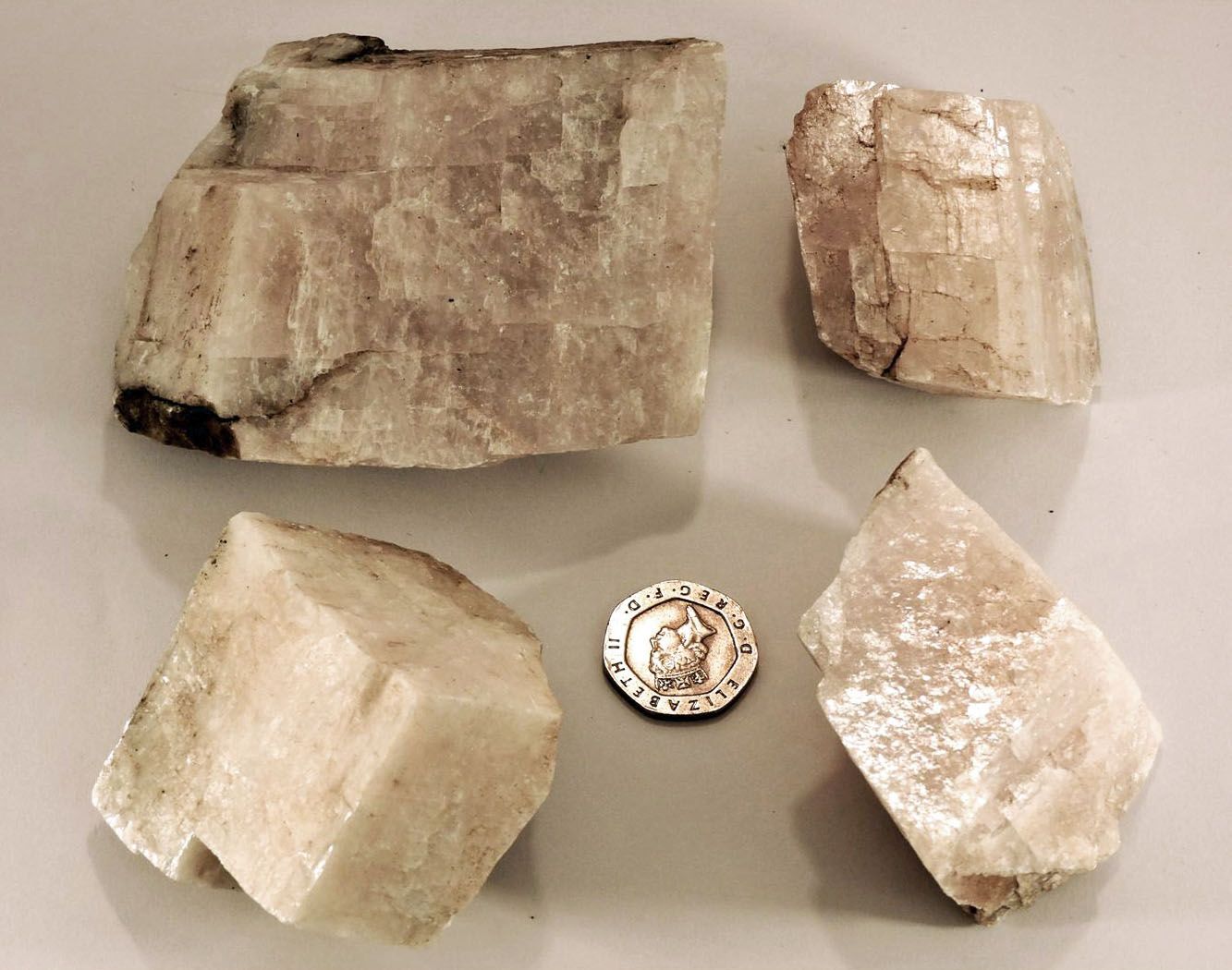 Calcite rhombs, Nantiago. (CWO)